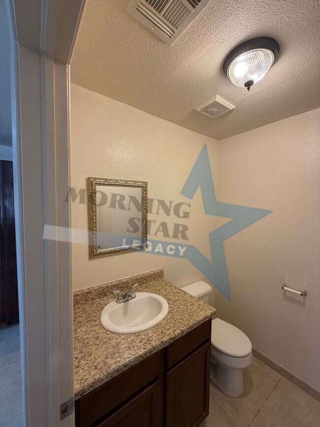 Foto del edificio - 2-Bedroom Townhome Apartment - Available Now!