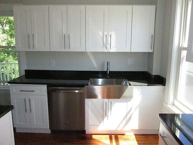 Building Photo - 9/1 No Fee!  Sunny, updated 3BR near Central Sq w/balcony