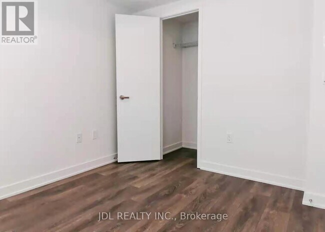 Photo du bâtiment - 99 Broadway Ave