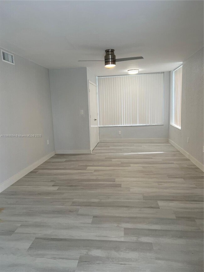Building Photo - 2871 N Oakland Forest Dr