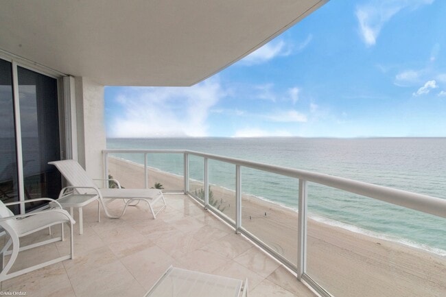 Foto del edificio - 18671 Collins Ave