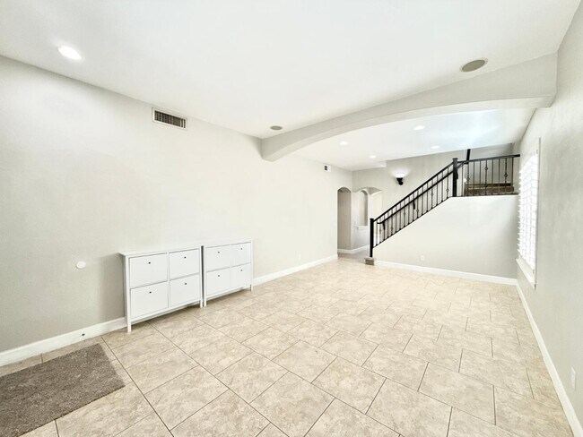 Foto del edificio - 18038 W Carol Ave