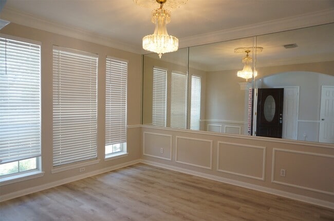 Building Photo - 4607 Forest Home Dr