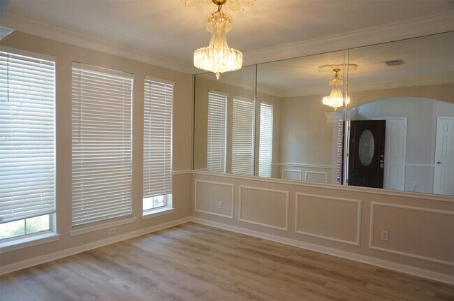 Foto del edificio - 4607 Forest Home Dr