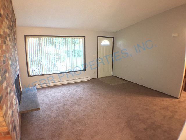 Building Photo - Charming 2-Bed Multiplex Gem in Vibrant SE...