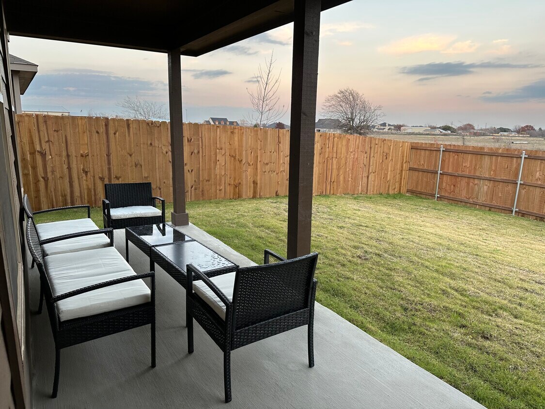 Building Photo - 7924 Oaktown Dr