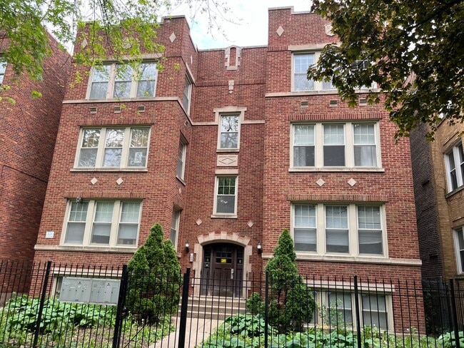 Photo - 5033 N Springfield Ave Apartments