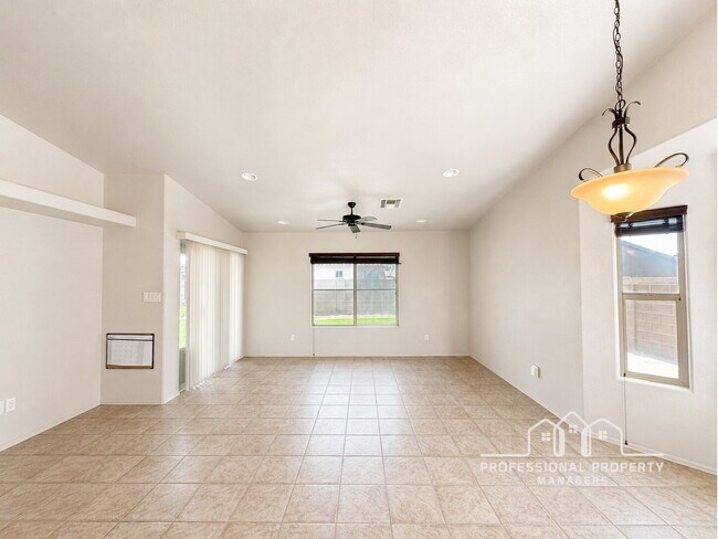 Foto del edificio - "Spacious 4-Bedroom, 2-Bathroom SOLAR Home in Mesa del Sol!"