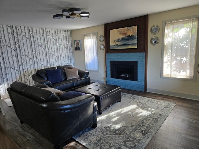 Living Room - 320 NE Wisteria Way