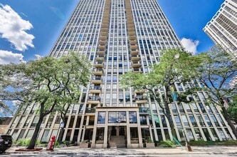 Building Photo - 1660 N La Salle Dr