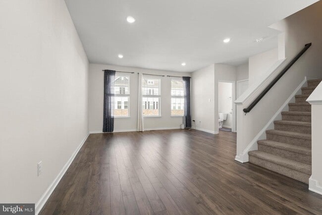 Building Photo - 14 Lilac Cir