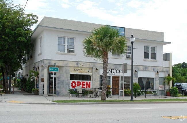 Building Photo - Lara Lena Apartments