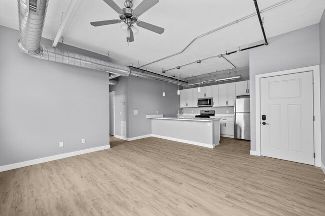 Building Photo - 1601 5th Ave