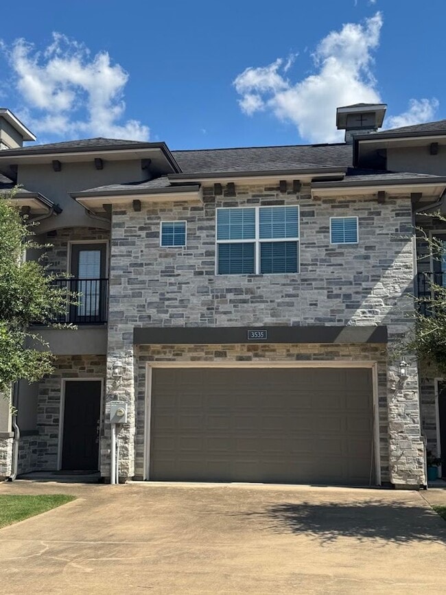 Building Photo - 3535 Summerway Dr