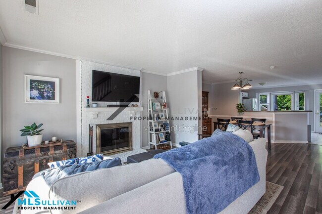 Foto del edificio - 208 Standish Dr