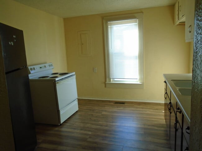 Building Photo - 2115 Saint Joseph Ave