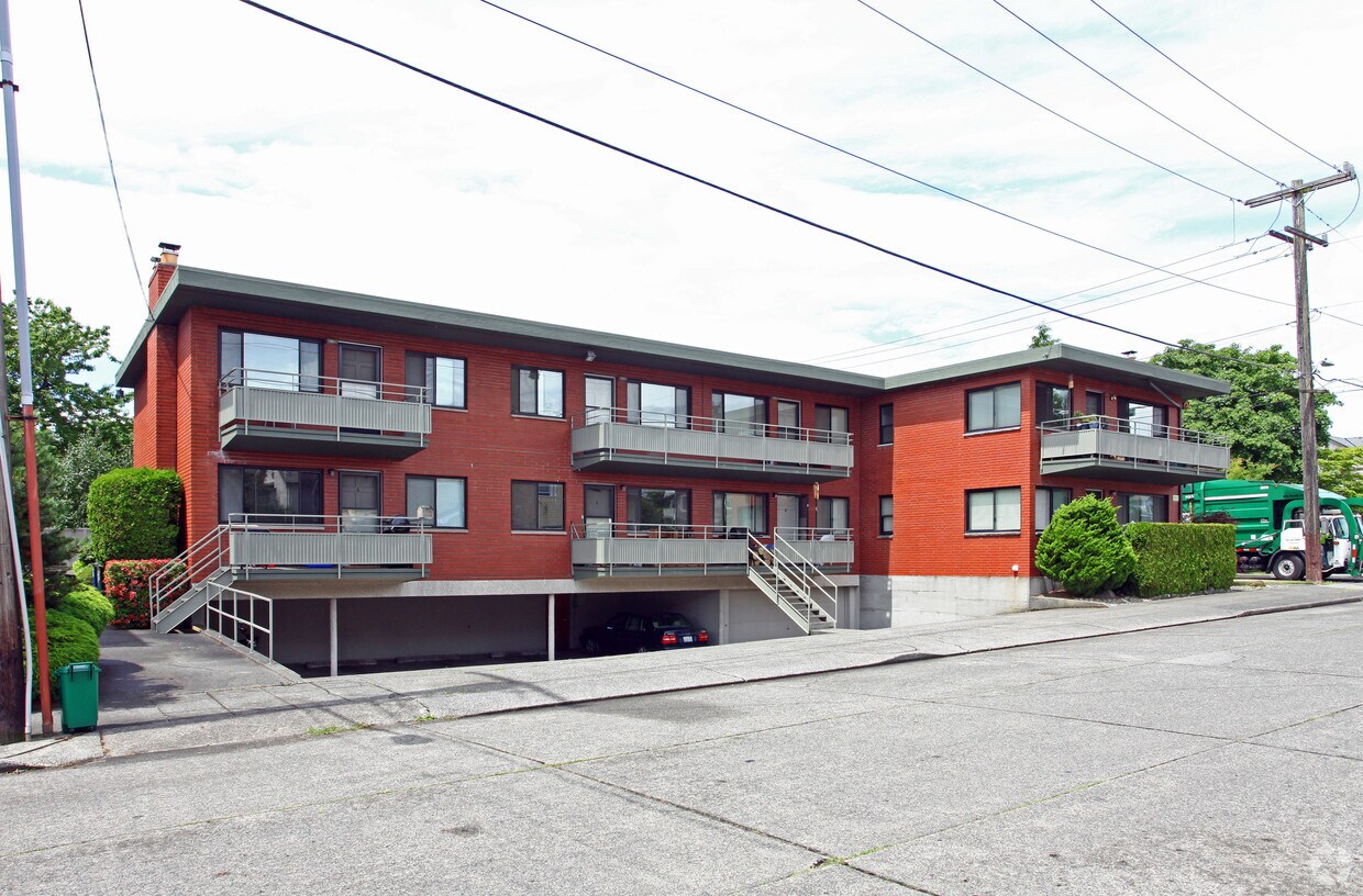 Primary Photo - 7511 6th Ave NW