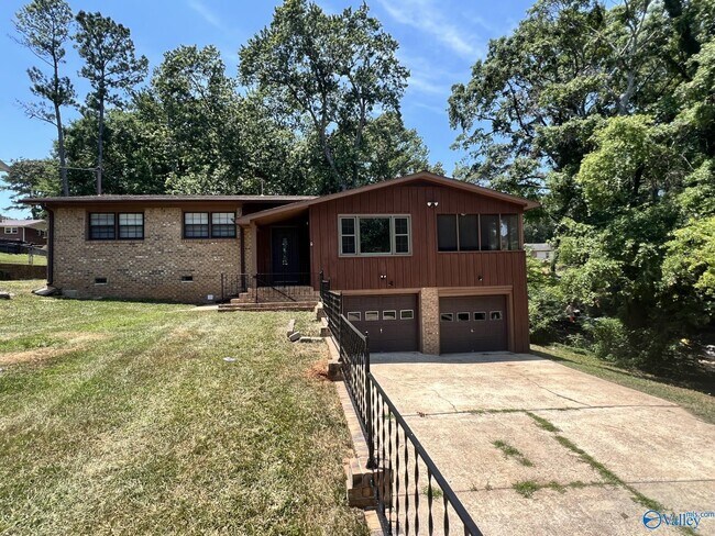 Building Photo - 223 Skyline Rd