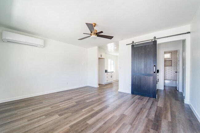 living room - 1150 Goodyear St