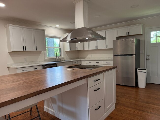 Building Photo - Gorgeous 3 Bed/2 Bath Home for Rent