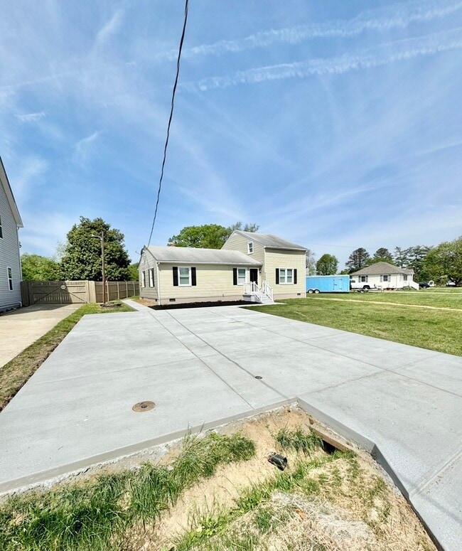 Building Photo - 11918 Dogwood Ave