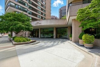 Building Photo - 1300 Crystal Dr