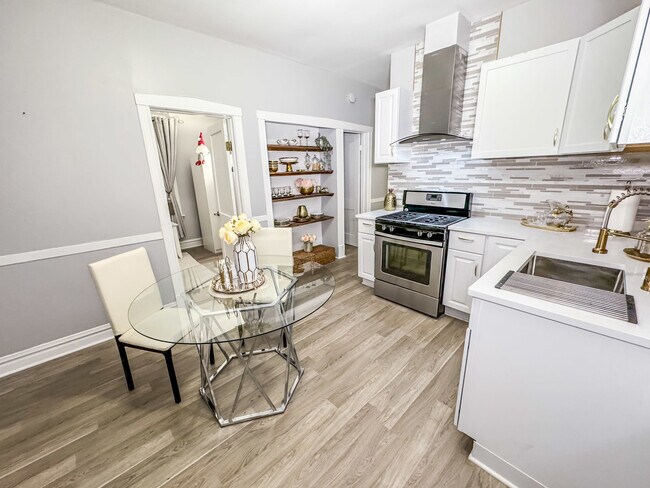 Foto del edificio - 2429 W 45th Pl