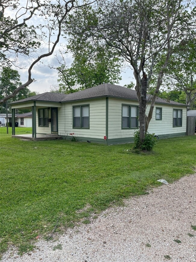 Building Photo - 1629 Bernie Ave