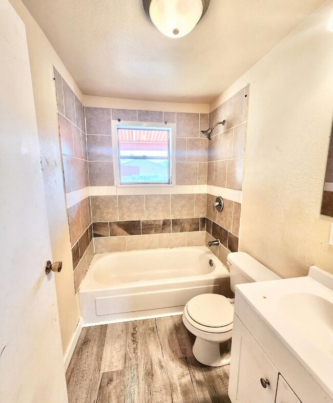 Foto del edificio - 2828 E 15th St