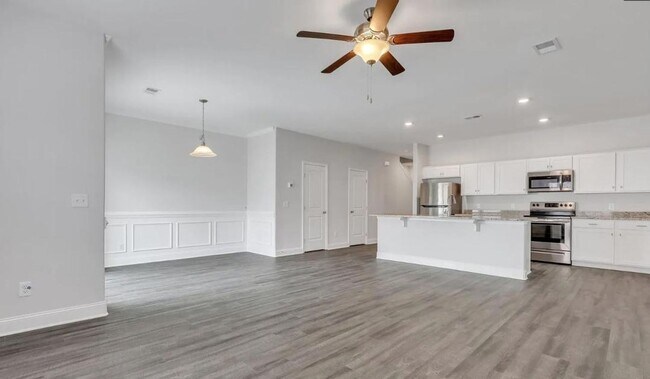 Foto del edificio - 3-bedroom, 2.5-bathroom Townhouse