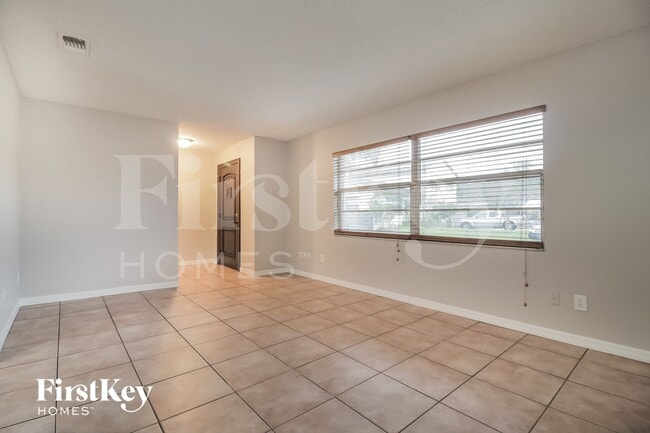 Foto del edificio - 3021 Dikewood Ct