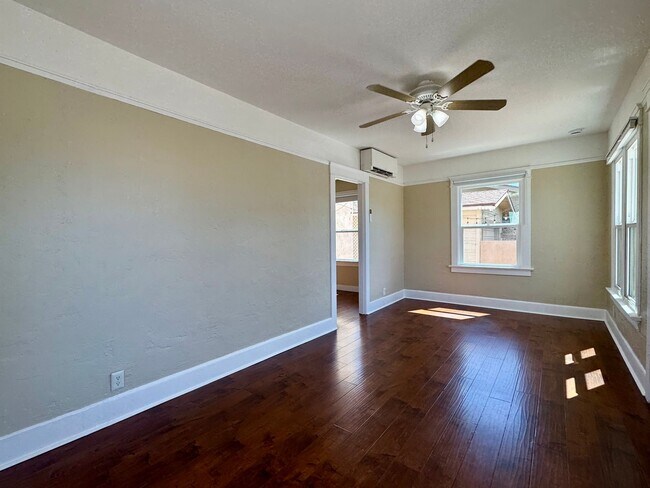 Foto del edificio - 3320 Redwood St