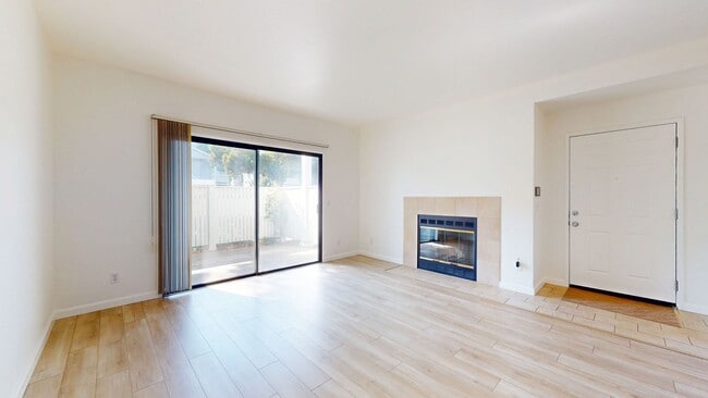 Building Photo - Available One Bedroom Condo In The Cove At...