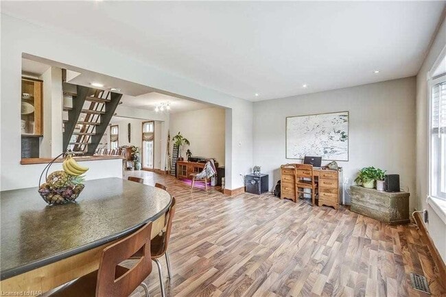 Main Floor - 5177 Ontario Av