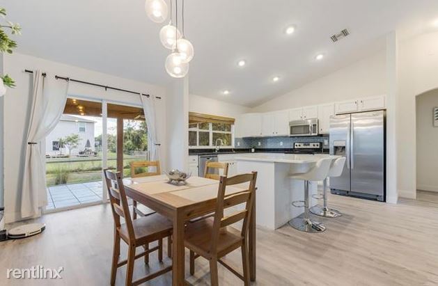 3 br, 2 bath House - 6140 Laurelwood Drive... photo'