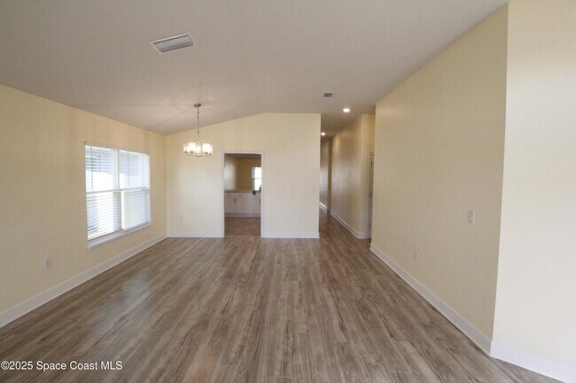 Foto del edificio - 705 Kylar Dr NW