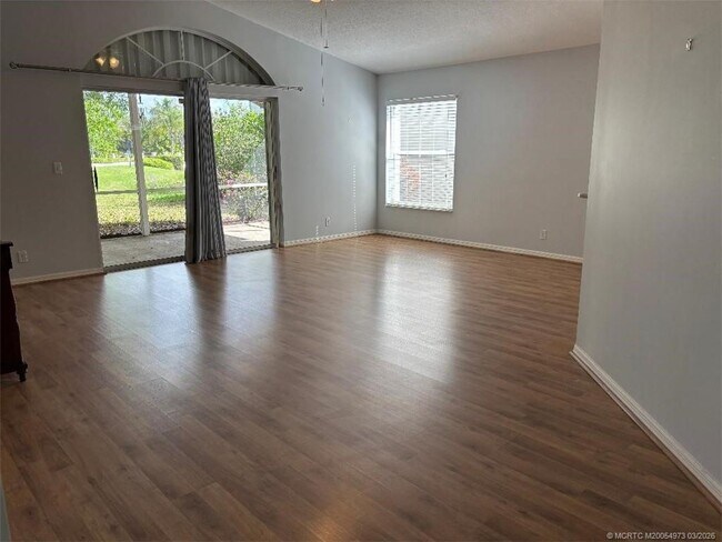 Foto del edificio - 3486 SW Pindo Palm Ln