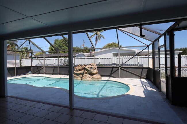 Foto del edificio - 141 McArthur Pky