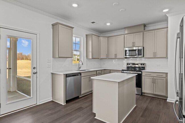 Foto del edificio - 50% OFF FIRST MONTH RENT!! Charming 4BD/2.5BA Located In Angier NC!!!