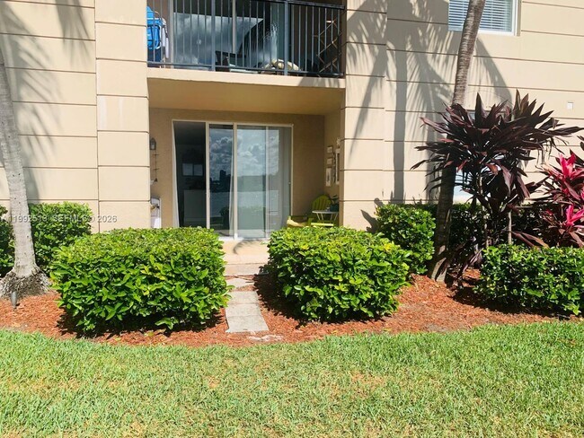 Foto del edificio - 17150 N Bay Rd