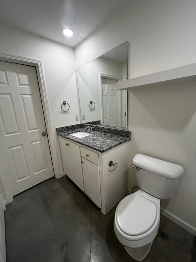 Foto del edificio - Charming 3-Bedroom Retreat in the Heart of...
