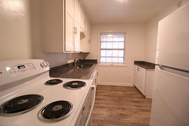 Foto del edificio - April FREE On This Updated 1 Bedroom 1 Bath Duplex in Navy Hill Area in Olathe