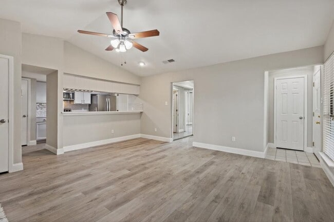 Building Photo - Menlo Park Drive