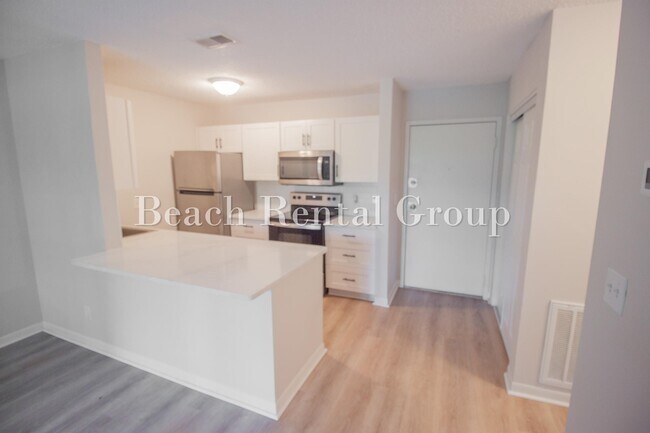 Building Photo - 6840 Blue Heron Blvd