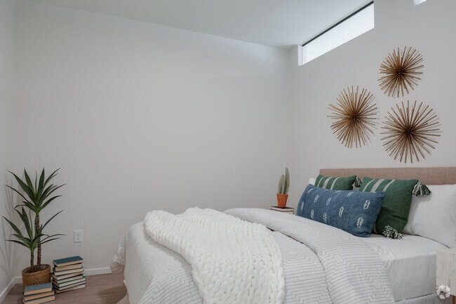 1BR, 1BA - 698SF - The Arboretum Apartments