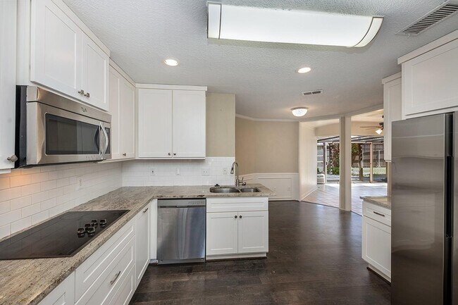 Building Photo - Upscale West Plano home with great outdoor entertaining