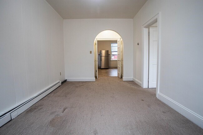 Building Photo - 624 8th St