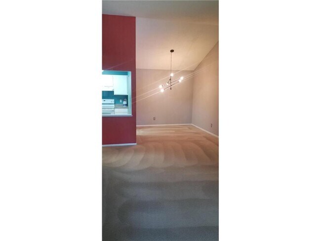 Building Photo - 3420 Golfview Dr