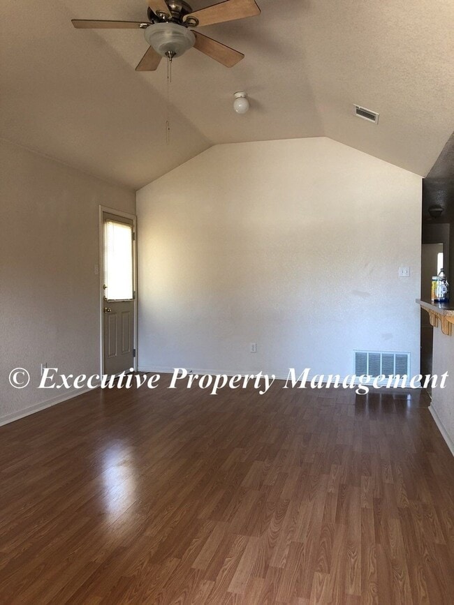 Foto del edificio - 314 Janelle Dr