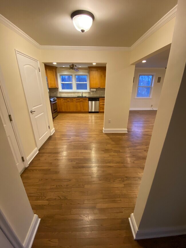 Foyer - 905 Palmer Ave